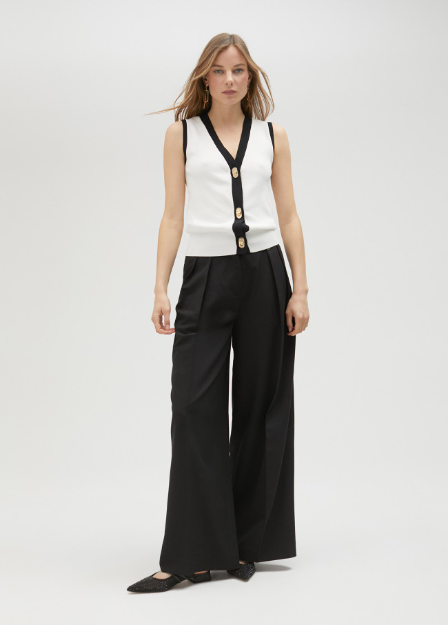 Two-tone knit vest