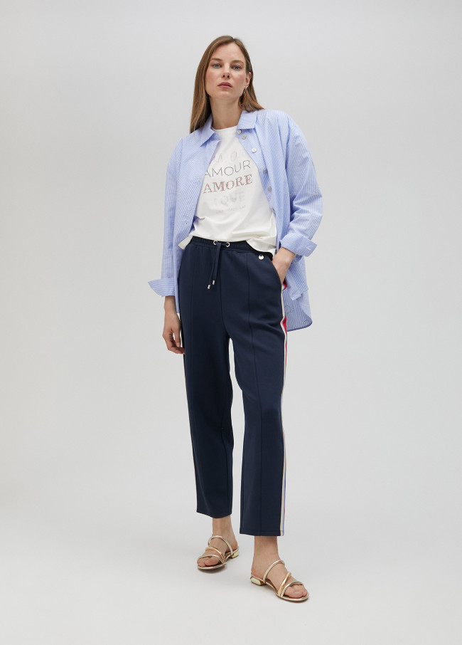 Pantaloni con nastro sportivo strass