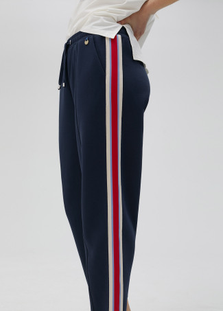 Pantaloni con nastro sportivo strass