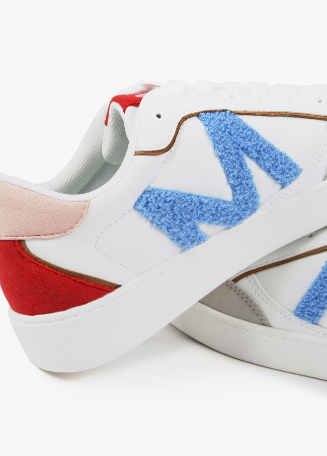 Mehrfarbige Sneaker mit M Handtuch-Effekt