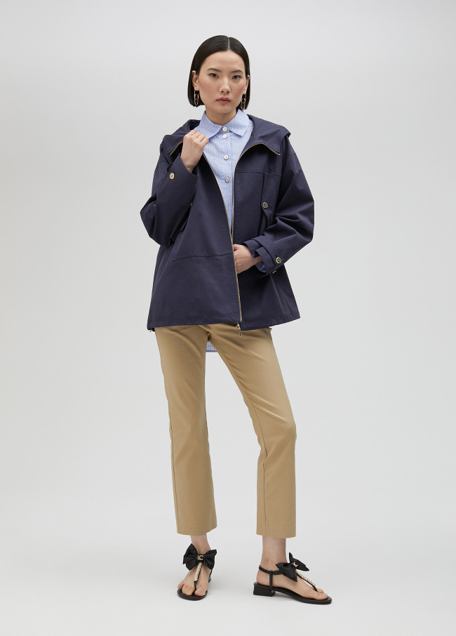 Parka corto con cappuccio