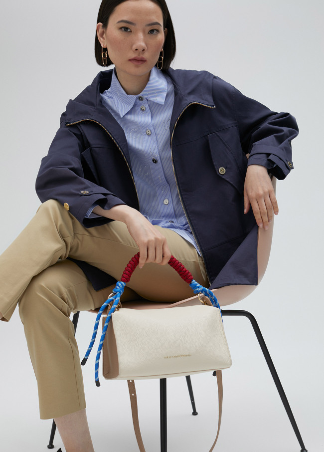 Parka corto con cappuccio
