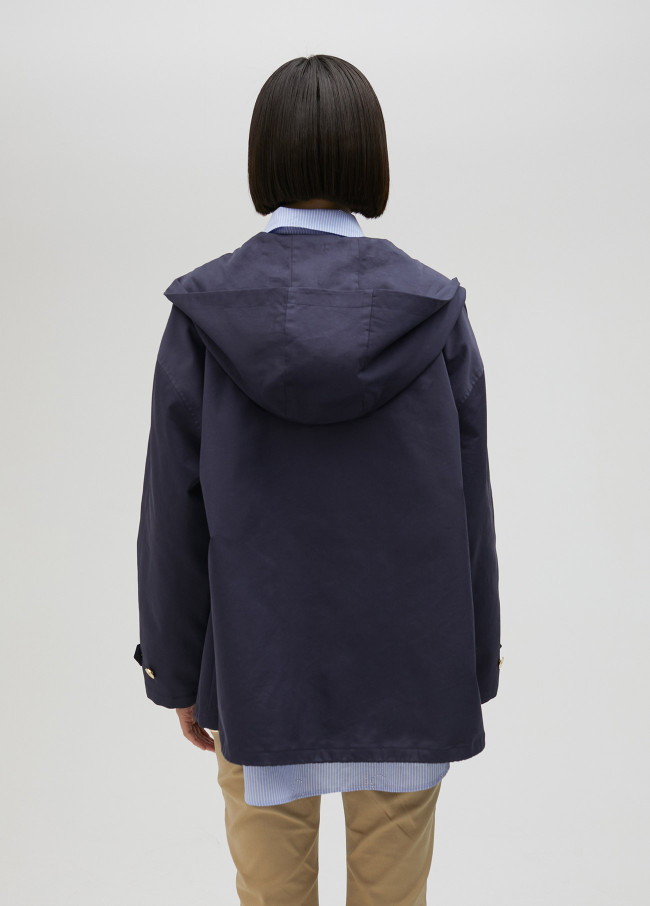 Parka corta con capucha