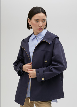 Parka corta con capucha