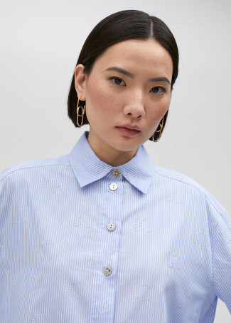 Chemise à rayures avec logo en strass