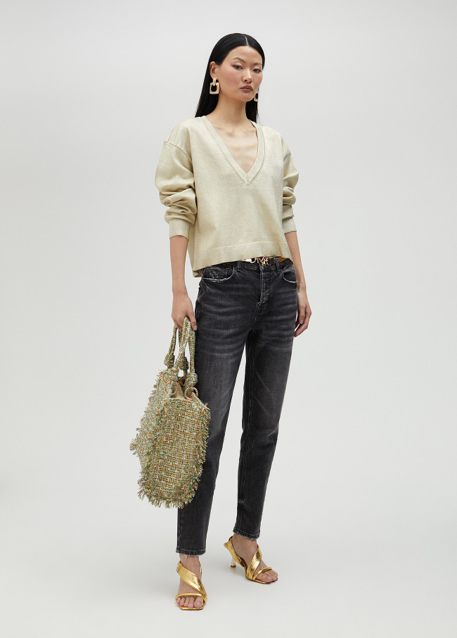 Camisola decote em bico dourado