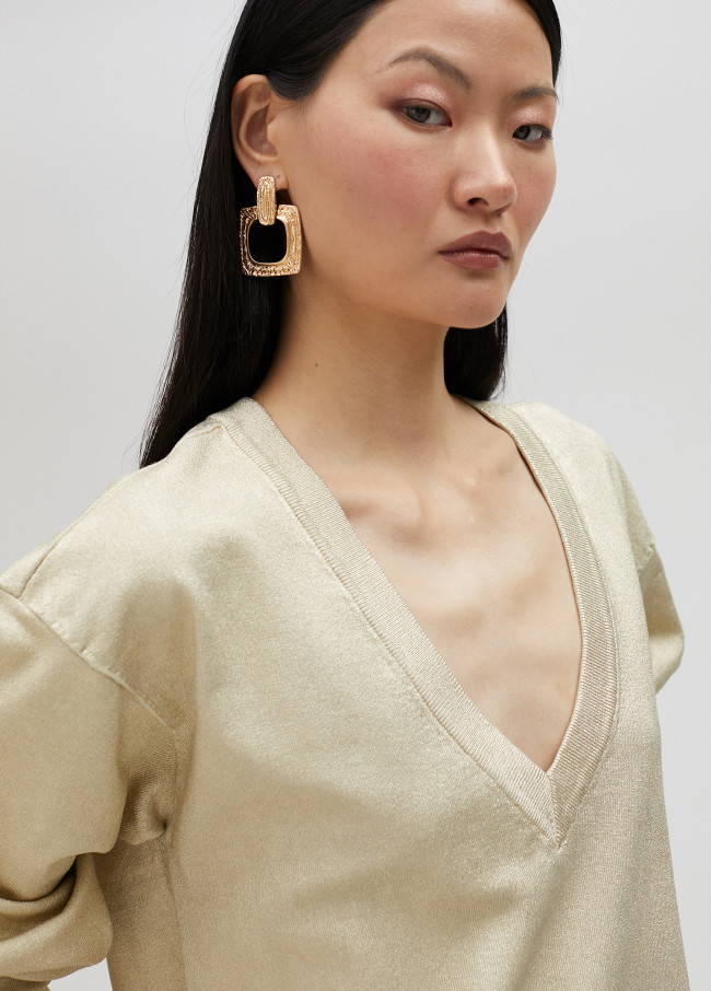 Jersey cuello pico dorado