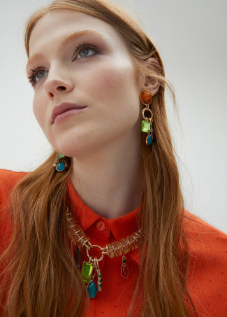 Earrings with coloured pieces