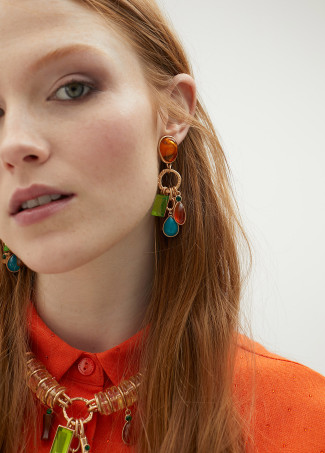Earrings with coloured pieces