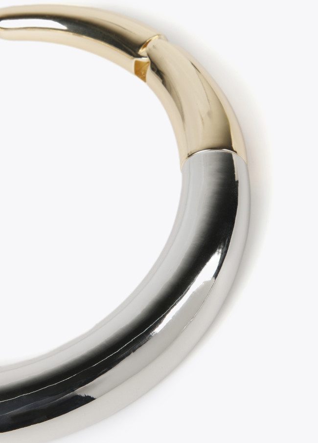 Two-tone choker necklace