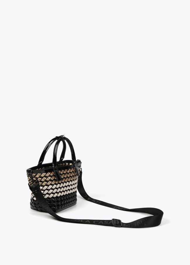 Mini borsa a cesta intrecciata in vernice