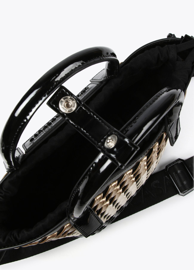 Mini borsa a cesta intrecciata in vernice