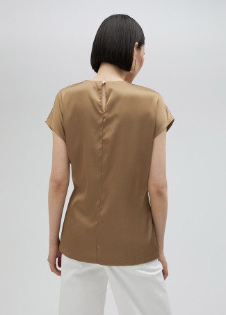Blusa satinada atada en cintura