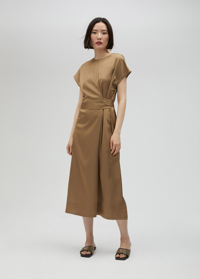 Satiniertes, geknotetes Kleid
