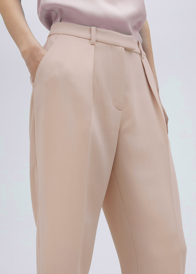 Loose-fitting beige-pink trousers