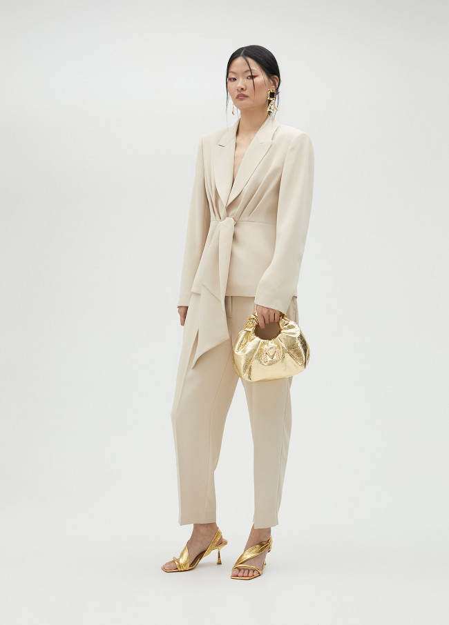 Kurzer Blazer mit Knoten