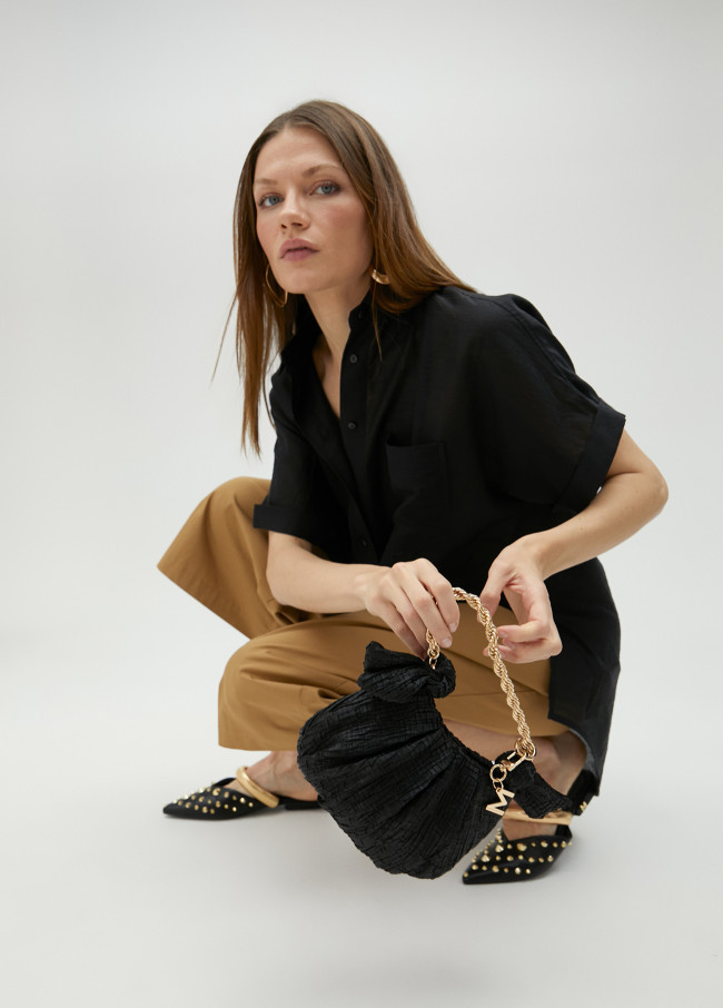 Satinierte Mini-Tasche mit seitlichen Schleifen