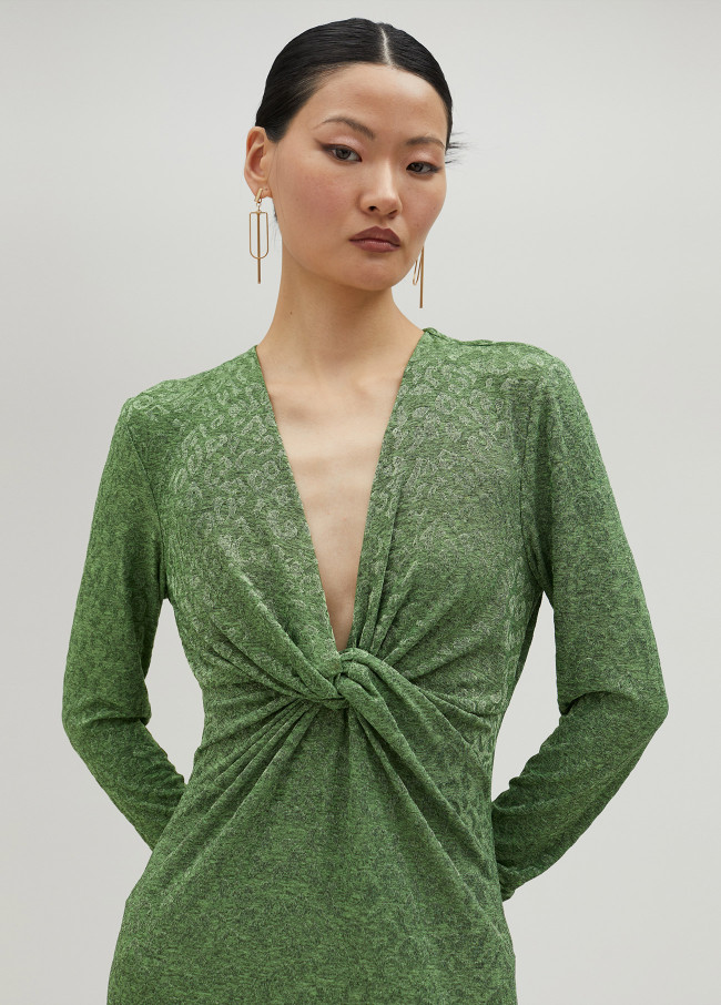 Robe longue à décolleté drapé