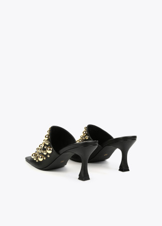 Scarpe aperte sul tallone con tacco dettagli in metallo