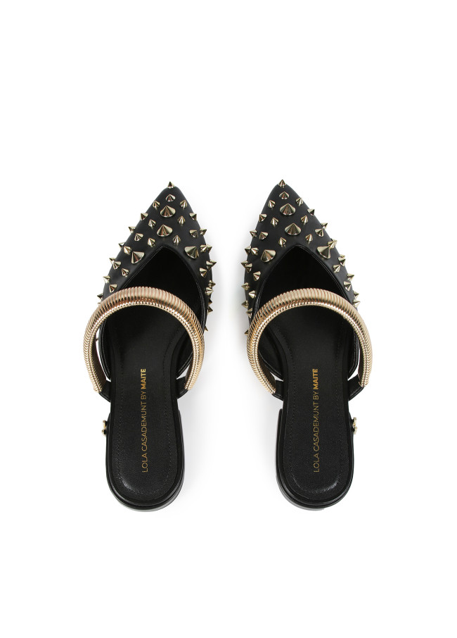 Mules avec bride et décorations métalliques