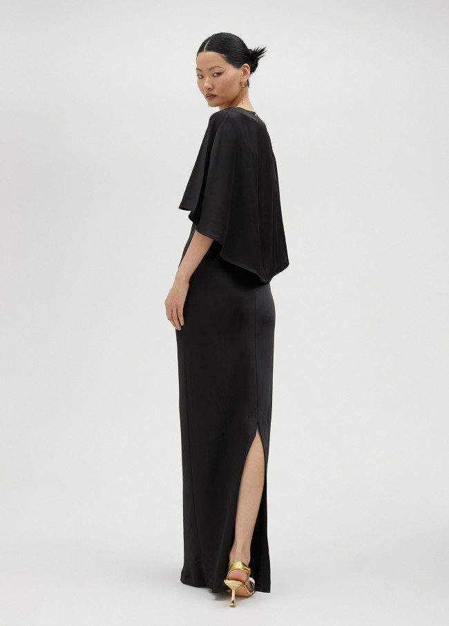 Vestido comprido com mangas capa