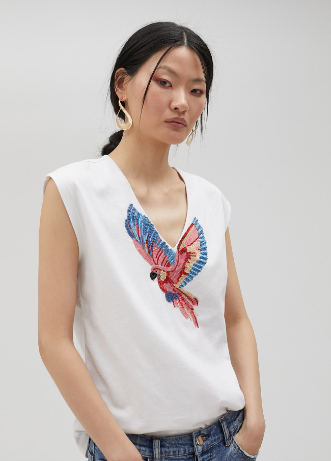 T-shirt with rhinestone bird