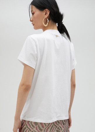 T-shirt leão com pedraria