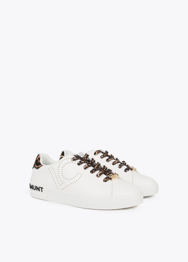 Sneakers con dettaglio LC traforato