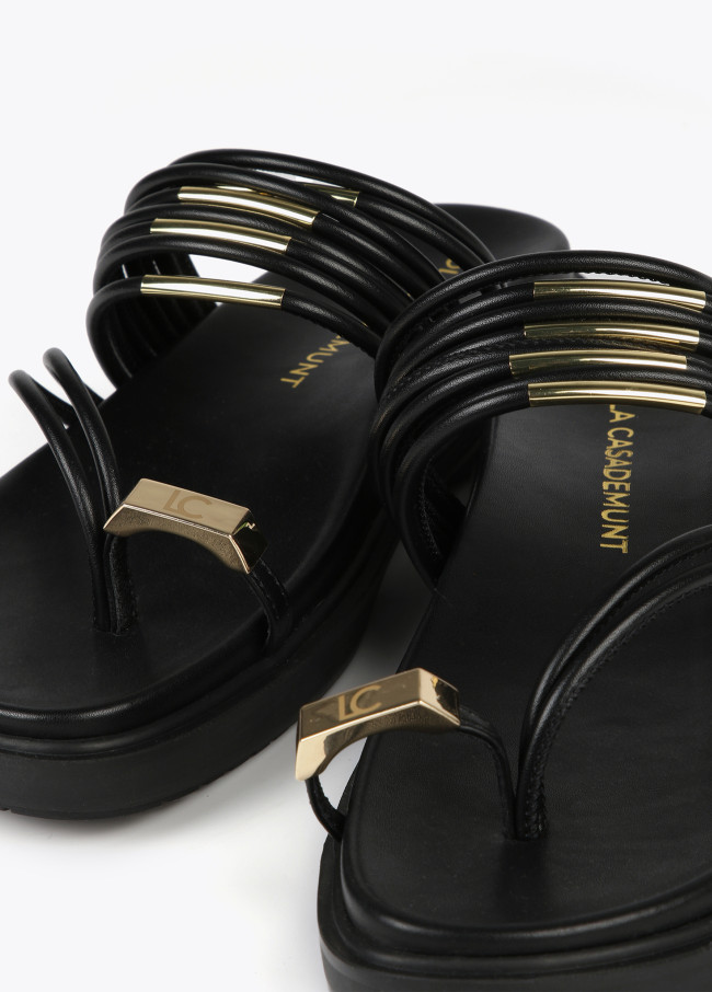 Sandals with rounded straps