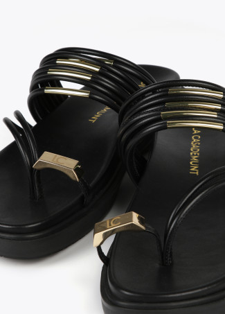 Sandalen mit abgerundeten Riemen