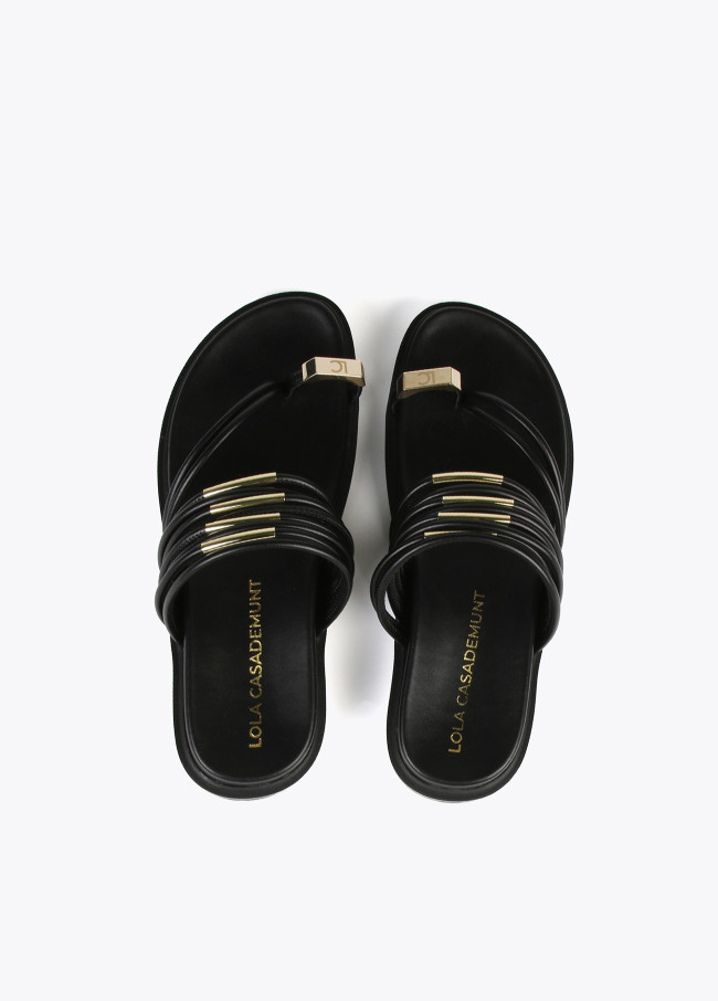 Sandals with rounded straps