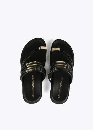 Sandals with rounded straps