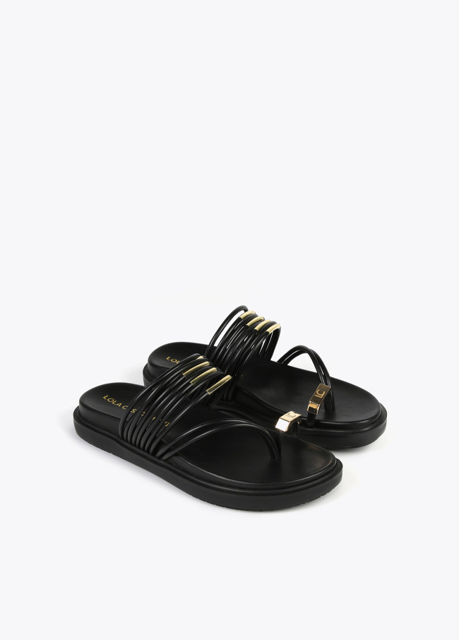 Sandals with rounded straps