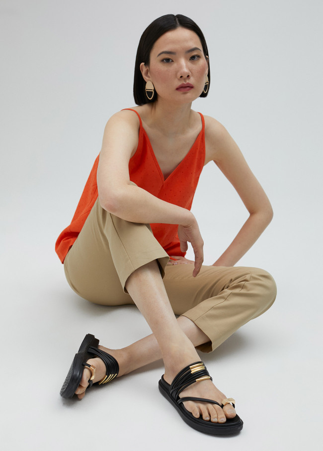 Sandalia tiras redondeadas