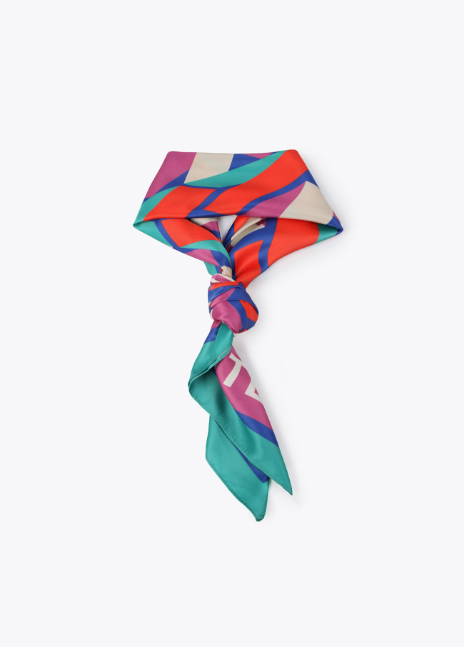 Foulard satiné imprimé géométrique