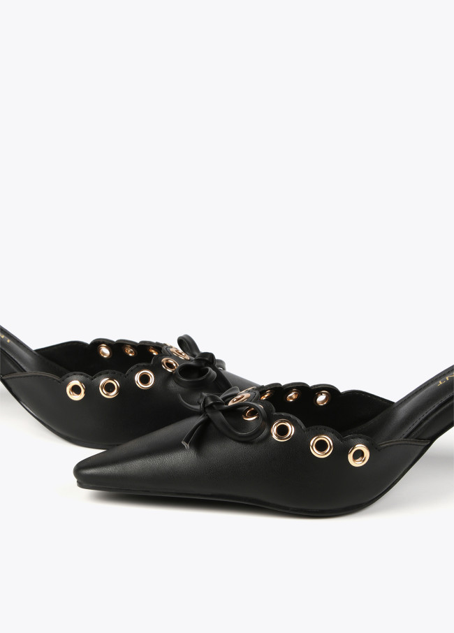Chaussures à talon détails métalliques