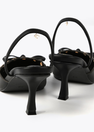 Scarpe con tacco dettagli in metallo