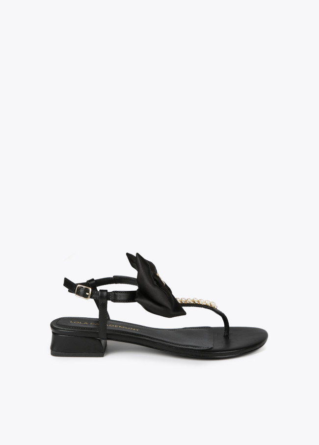 Sandals with bow and rhinestone details