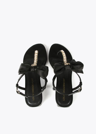 Sandals with bow and rhinestone details