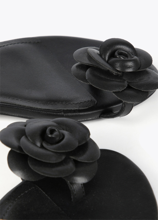 Sandals with flower detail and metal strap