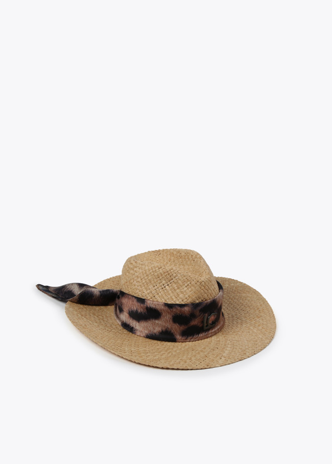 Wide-brimmed hat with scarf