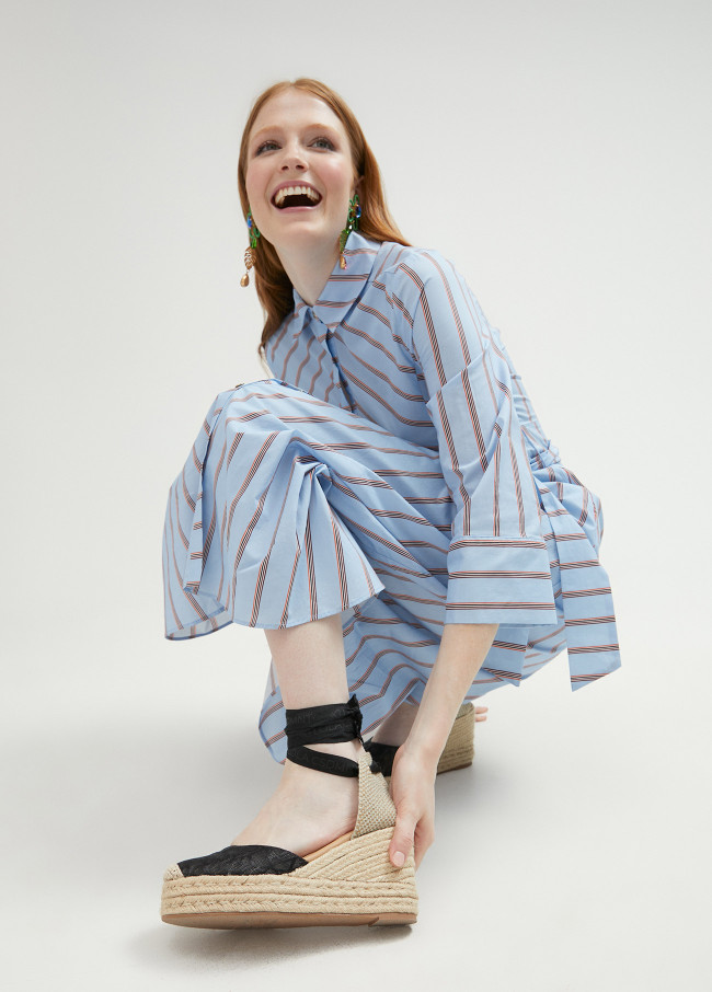 Natural fibre-effect monogram wedges