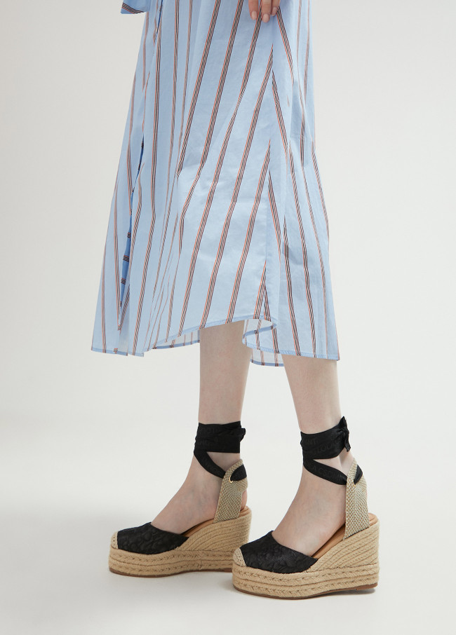 Natural fibre-effect monogram wedges