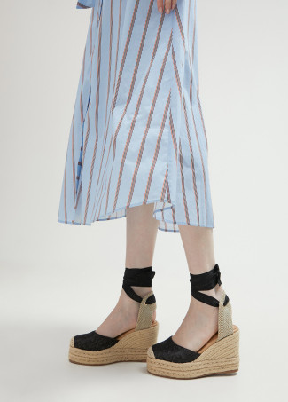 Natural fibre-effect monogram wedges