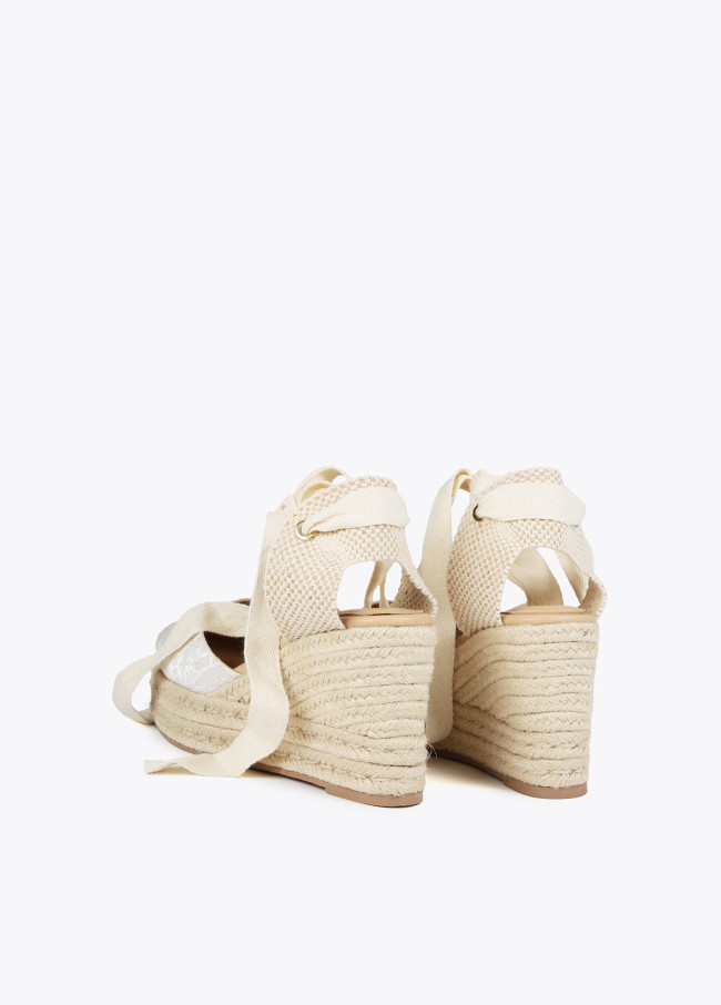 Chaussures compensées effet fibre naturelle...