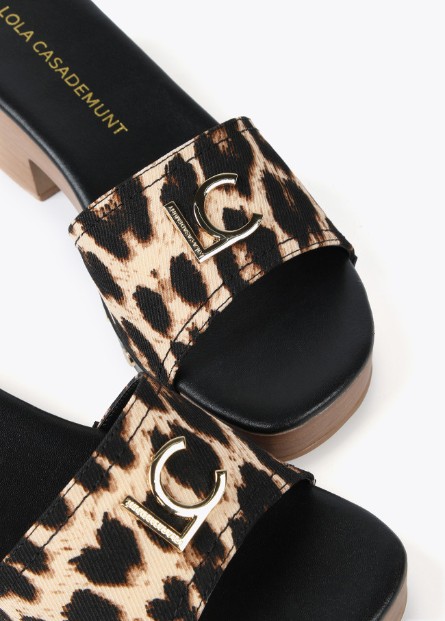 Zueco tejido leopardo