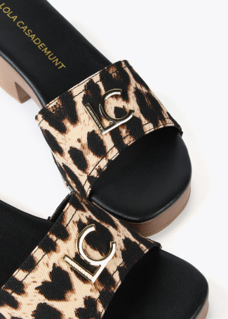 Clog aus Leopardenstoff