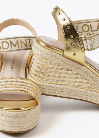 Wedges with metallic details