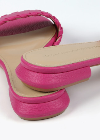 Flache Sandalen mit geflochtenem Detail