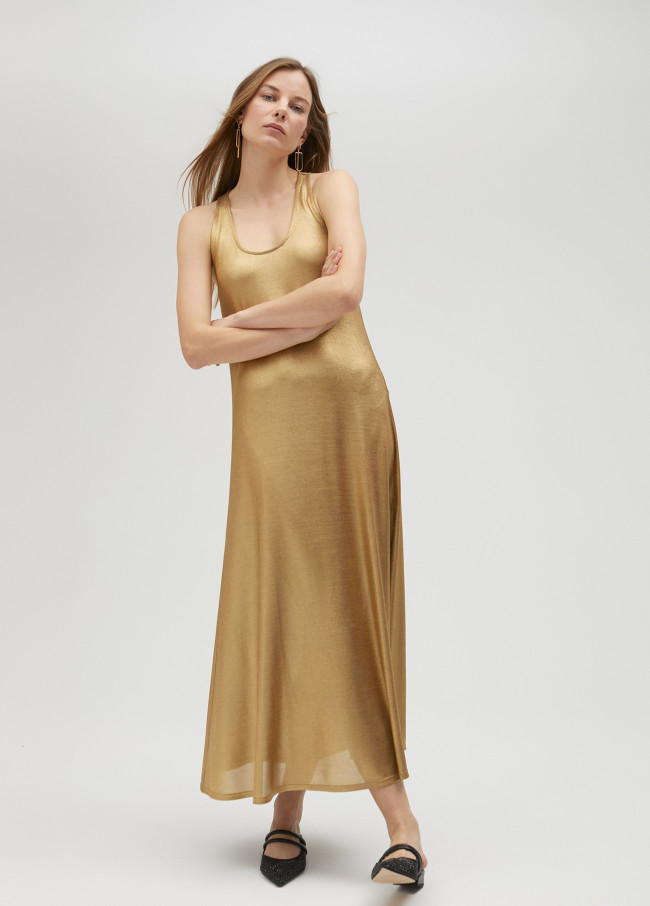 Robe longue dorée à bretelles